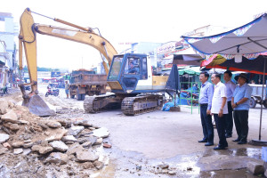 CHỦ TỊCH UBND PHƯỜNG MINH HƯNG KIỂM TRA THỰC TẾ CÁC DỰ ÁN, CÔNG TRÌNH ĐẦU TƯ CÔNG TRÊN ĐỊA BÀN.