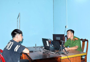 Công an phường Minh Hưng bắt giữ đối tượng cướp giật dây chuyền vàng sau vài giờ tiếp nhận tin báo