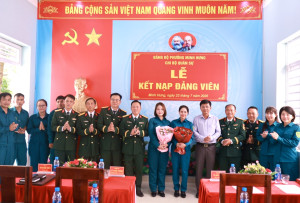 CHI BỘ QUÂN SỰ PHƯỜNG MINH HƯNG TỔ CHỨC LỄ KẾT NẠP ĐẢNG VIÊN