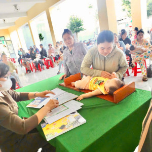 PHƯỜNG MINH HƯNG DUY TRÌ CÔNG TÁC TIÊM CHỦNG MỞ RỘNG CHO TRẺ TỪ 0 ĐẾN 5 TUỔI