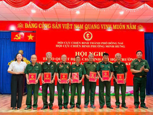 HỘI CỰU CHIẾN BINH PHƯỜNG MINH HƯNG TỔ CHỨC HỘI NGHỊ CÔNG BỐ VÀ TRAO CÁC QUYẾT ĐỊNH SAU SẮP XẾP TỔ CHỨC CÁC KHU PHỐ TRÊN ĐỊA BÀN PHƯỜNG MINH HƯNG
