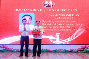 ĐẢNG ỦY PHƯỜNG MINH HƯNG TRAO TẶNG HUY HIỆU ĐẢNG ĐỢT 02/9/2026.