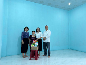 ỦY BAN MẶT TRẬN TỔ QUỐC VIỆT NAM PHƯỜNG MINH HƯNG SỬA CHỮA NHÀ CHO HỘ DÂN CÓ HOÀN CẢNH KHÓ KHĂN