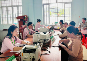 PHÒNG GIAO DỊCH NGÂN HÀNG CHÍNH SÁCH XÃ HỘI TÂN PHÚ TIẾP TỤC DUY TRÌ HOẠT ĐỘNG TẠI CÁC ĐIỂM GIAO DỊCH XÃ