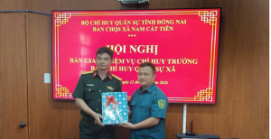 HỘI NGHỊ BÀN GIAO CHỨC VỤ CHỈ HUY TRƯỞNG  BAN CHỈ HUY QUÂN SỰ XÃ NAM CÁT TIÊN