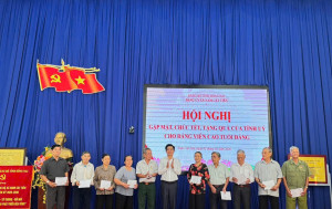 ĐẢNG ỦY XÃ NAM CÁT TIÊN TỔ CHỨC HỘI NGHỊ GẶP MẶT, THĂM HỎI, CHÚC TẾT, TẶNG QUÀ ĐẢNG VIÊN CAO TUỔI ĐẢNG