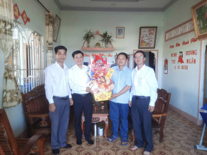 ĐẢNG UỶ – HĐND – UBND – UBMTTQ VIỆT NAM XÃ NAM CÁT TIÊN TỔ CHỨC THĂM, CHÚC TẾT CÁC ĐỒNG CHÍ NGUYÊN LÃNH ĐẠO XÃ QUA CÁC THỜI KỲ