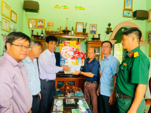 ĐẢNG ỦY XÃ NAM CÁT TIÊN THÀNH LẬP ĐOÀN THĂM, TẶNG QUÀ GIA ĐÌNH NGƯỜI CÓ CÔNG VỚI CÁCH MẠNG NHÂN KỶ NIỆM 79 NĂM NGÀY THƯƠNG BINH - LIỆT SĨ (27/7/1947 - 27/7/2026)