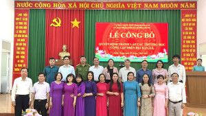 Xã Nghĩa Trung tổ chức Lễ trao quyết định thành lập các...