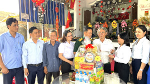 Lãnh đạo tỉnh Đồng Nai thăm, tặng quà các gia đình chính sách nhân dịp kỷ niệm 78 năm Ngày Thương binh - Liệt sĩ