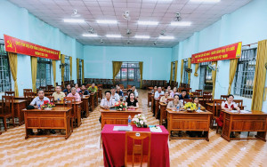 UBMTTQVN xã Nghĩa Trung tổ chức Hội nghị giao ban quý II và trao Quyết định Trưởng Ban công tác Mặt trận thôn