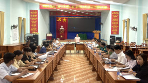 Ban Chấp hành Đảng uỷ xã Nghĩa Trung họp lấy ý kiến góp ý vào dự thảo các văn kiện Đại hội Đảng bộ xã