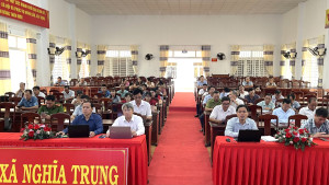 Cán bộ, Đảng viên xã Nghĩa Trung tham dự hội nghị Báo cáo viên Trung ương tháng 8/2025