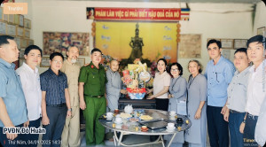 Bí thư Đảng ủy, Chủ tịch HĐND xã thăm, tặng quà các chùa nhân dịp lễ Vu Lan báo hiếu