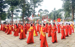 Hội Liên hiệp Phụ nữ xã Nghĩa Trung chào mừng Đại hội Đại biểu Đảng bộ tỉnh Đồng Nai
