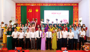 Chủ tịch UBND xã Nguyễn Văn Lưu gặp mặt nữ cán bộ, công chức, viên chức