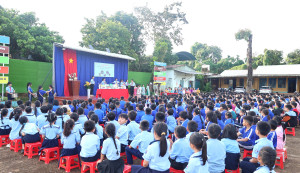 Ngân hàng VietinBank tặng “Tủ sách tinh hoa” cho Trường Tiểu học Kim Đồng