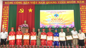 Xã Nghĩa Trung tổ chức lễ kỷ niệm 35 năm Ngày Quốc tế Người cao tuổi