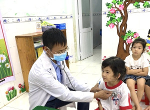 Trường Mẫu giáo Tuổi Thơ phối hợp với Trung tâm Y tế xã Nghĩa Trung khám sức khỏe cho trẻ em năm học 2025–2026