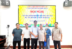 UBND Nghĩa Trung bàn giao kinh phí bồi thường, hỗ trợ giải phóng mặt bằng cho hộ dân bị ảnh hưởng bởi dự án hồ chứa nước Đarana