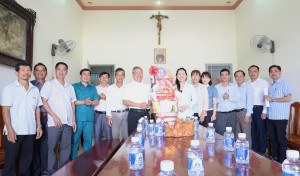 Xã Nghĩa Trung thành lập 03 đoàn công tác thăm, chúc mừng Lễ Giáng sinh năm 2025