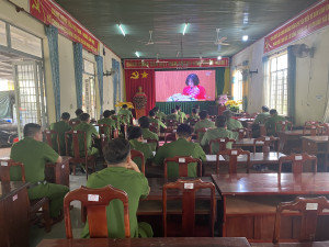 Công an xã Nghĩa Trung tổ chức Lễ Chào cờ đầu tháng, sinh hoạt Chi bộ định kỳ