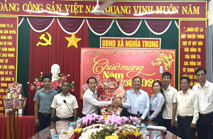 Các tổ chức tôn giáo đến thăm, chúc Tết Đảng ủy, HĐND, UBND, Ủy ban MTTQVN xã Nghĩa Trung