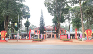 Xã Nghĩa Trung ra quân dọn vệ sinh môi trường