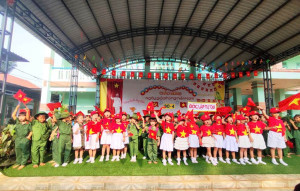Trường Mẫu giáo Đức Liễu tổ chức hoạt động trải nghiệm chào mừng 51 năm Ngày Giải phóng miền Nam