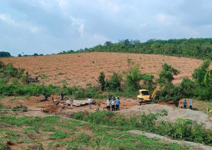Xã Nghĩa Trung tổ chức cưỡng chế đối với 2 hộ dân không chấp hành việc thu hồi đất