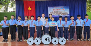Trường Tiểu học Kim Đồng tổ chức lễ chào cờ kỷ niệm 85 năm Ngày thành lập Đội Thiếu niên Tiền phong Hồ Chí Minh