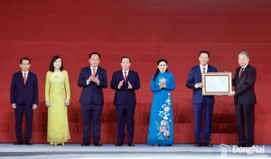 Tổng Bí thư, Chủ tịch nước Tô Lâm trao Nghị quyết của Quốc hội về thành lập thành phố Đồng Nai