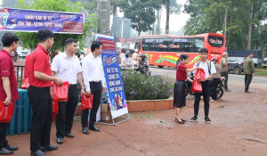 Ngân hàng Agribank Chi nhánh Đức Liễu đồng hành các sĩ tử