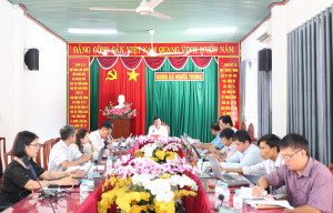 Đồng chí Trần Văn Xuân - Bí thư Đảng ủy làm việc với UBND xã