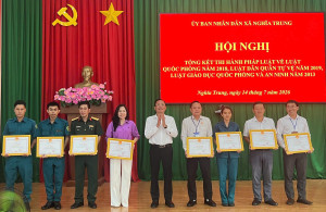 Xã Nghĩa Trung  khen thưởng 04 tập thể và 08 cá nhân