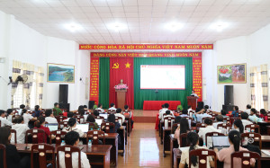 Đảng ủy xã Nghĩa Trung tổ chức Hội nghị thông tin thời sự quý II/2026