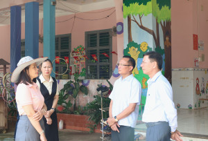 Lãnh đạo xã Nghĩa Trung kiểm tra cơ sở vật chất các trường học