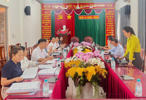 Đoàn giám sát Sở Nội vụ làm việc về công tác quản lý kinh phí và chi trả chế độ ưu đãi người có công tại xã Nghĩa Trung