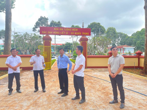 Lãnh đạo xã Nghĩa Trung kiểm tra tiến độ các công trình đầu tư trên địa bàn xã
