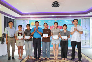 Gần 60 học viên hoàn thành khóa học bơi mùa hè 2026