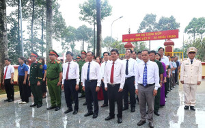 Dâng hương, dâng hoa tri ân các anh hùng liệt sĩ