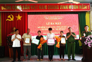 Công an xã ra mắt mô hình “Con nuôi Công an xã” và Chương trình “Mẹ đỡ đầu”