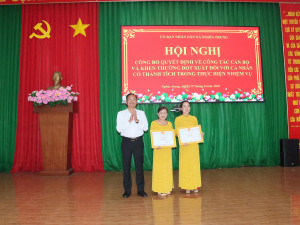 Xã Nghĩa Trung tổ chức hội nghị công bố các quyết định về công tác cán bộ và khen thưởng đột xuất các cá nhân có thành tích xuất sắc trong thực hiện nhiệm vụ.