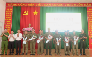 UBND xã Nghĩa Trung công bố quyết định thành lập 07 Đội dân phòng