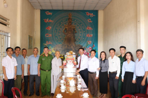Lãnh đạo xã Nghĩa Trung thăm, chúc mùng các cơ sở Phật giáo nhân dịp Lễ Vu Lan