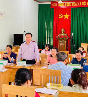 Lãnh đạo Ngân hàng CSXH tỉnh Đồng Nai làm việc tại xã Nha Bích