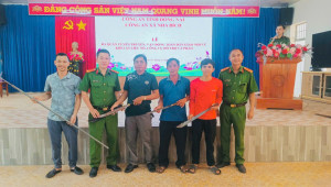 Ra quân tuyên truyền vận động nhân dân giao nộp vũ khí, vật...