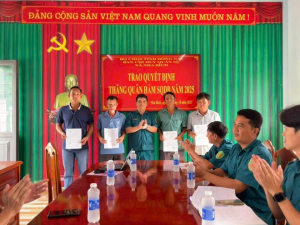 Ban Chỉ huy Quân sự xã Nha Bích trao Quyết định thăng Quân hàm Sĩ quan Dự bị năm 2025