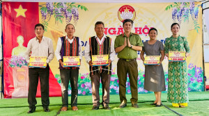 Vui ngày hội Đại đoàn kết toàn dân tộc tại ấp Minh Lập 2, xã Nha Bích