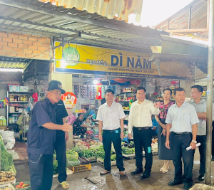 Đảng uỷ xã Nha Bích kiểm tra cơ sở vật chất và hoạt động chợ Minh Lập